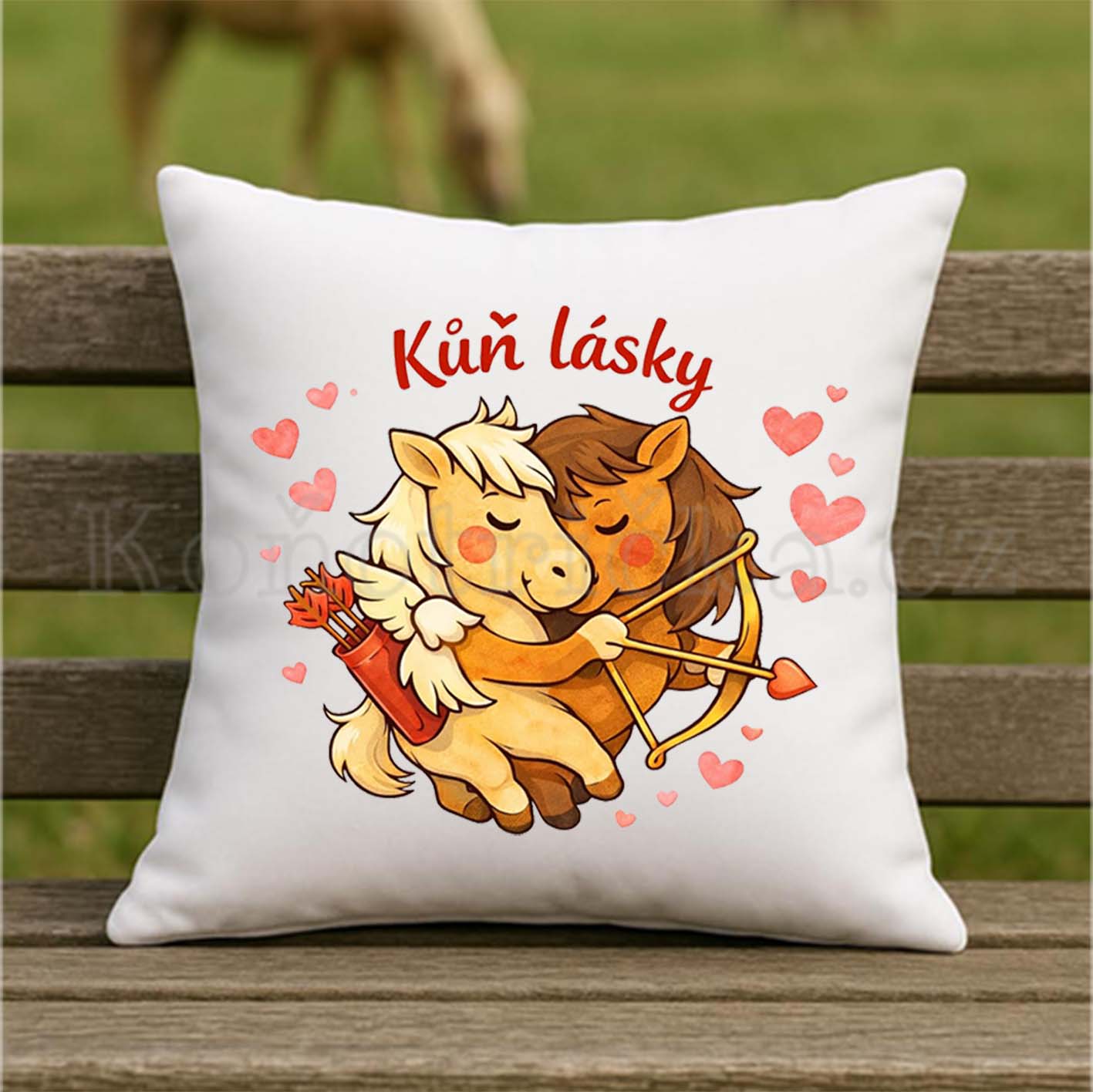 Polštářek 40x40cm s výplní KŮŇ LÁSKY - bílý