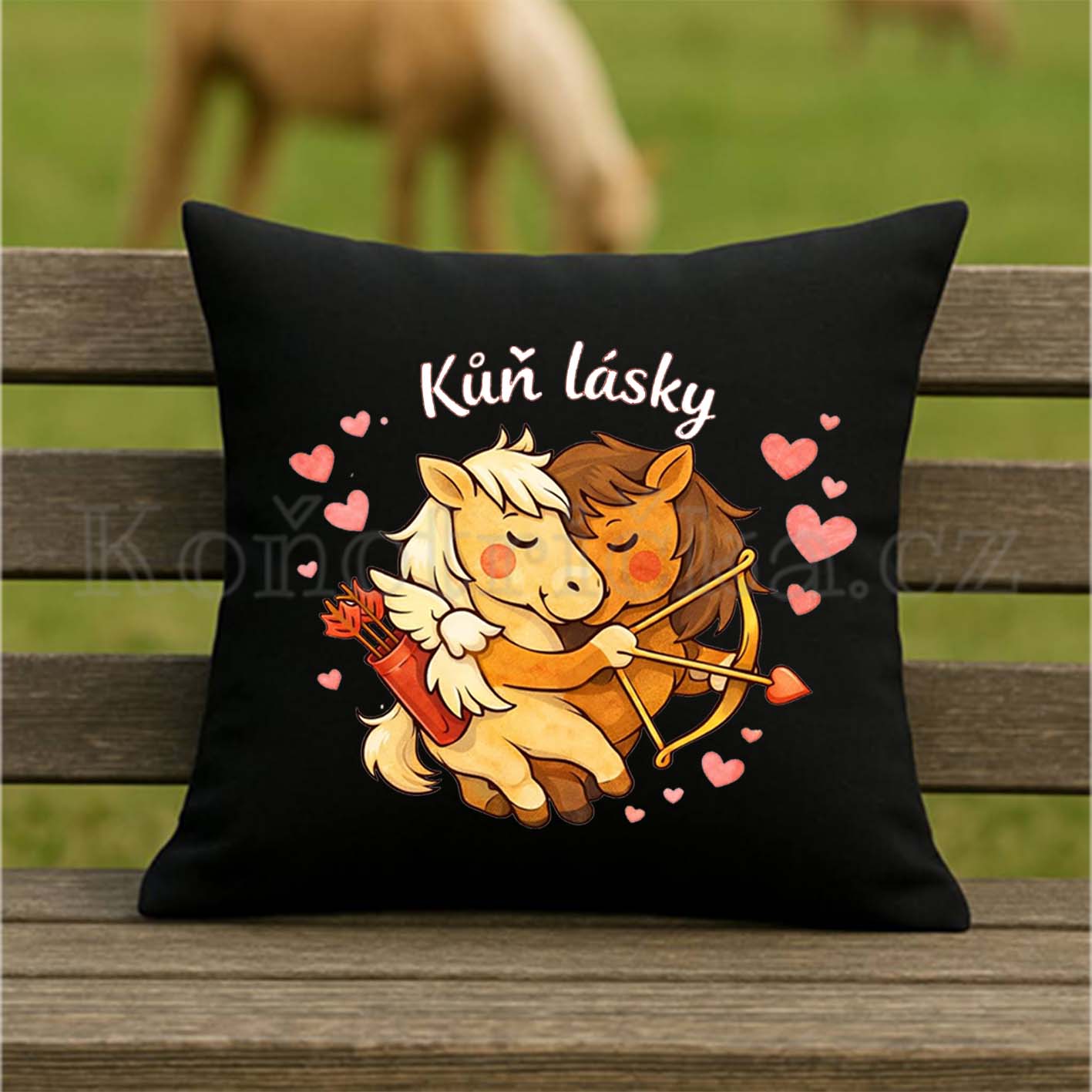 Polštářek 40x40cm s výplní KŮŇ LÁSKY - černý