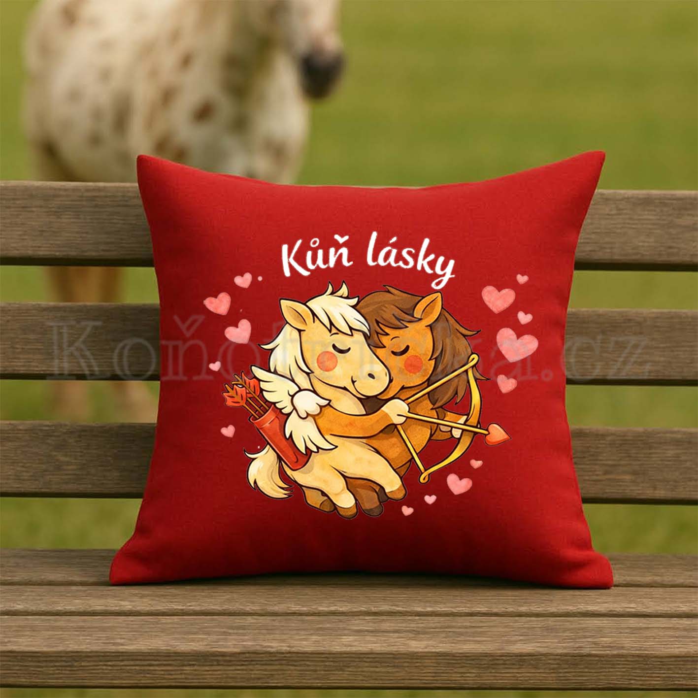 Polštářek 40x40cm s výplní KŮŇ LÁSKY - červený